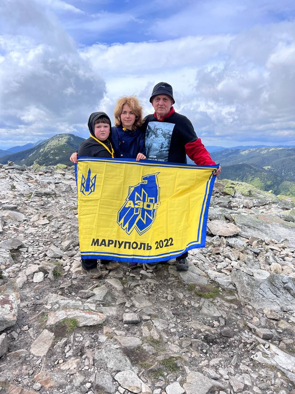 Журналістка з Маріуполя долучилася до сходження на гору