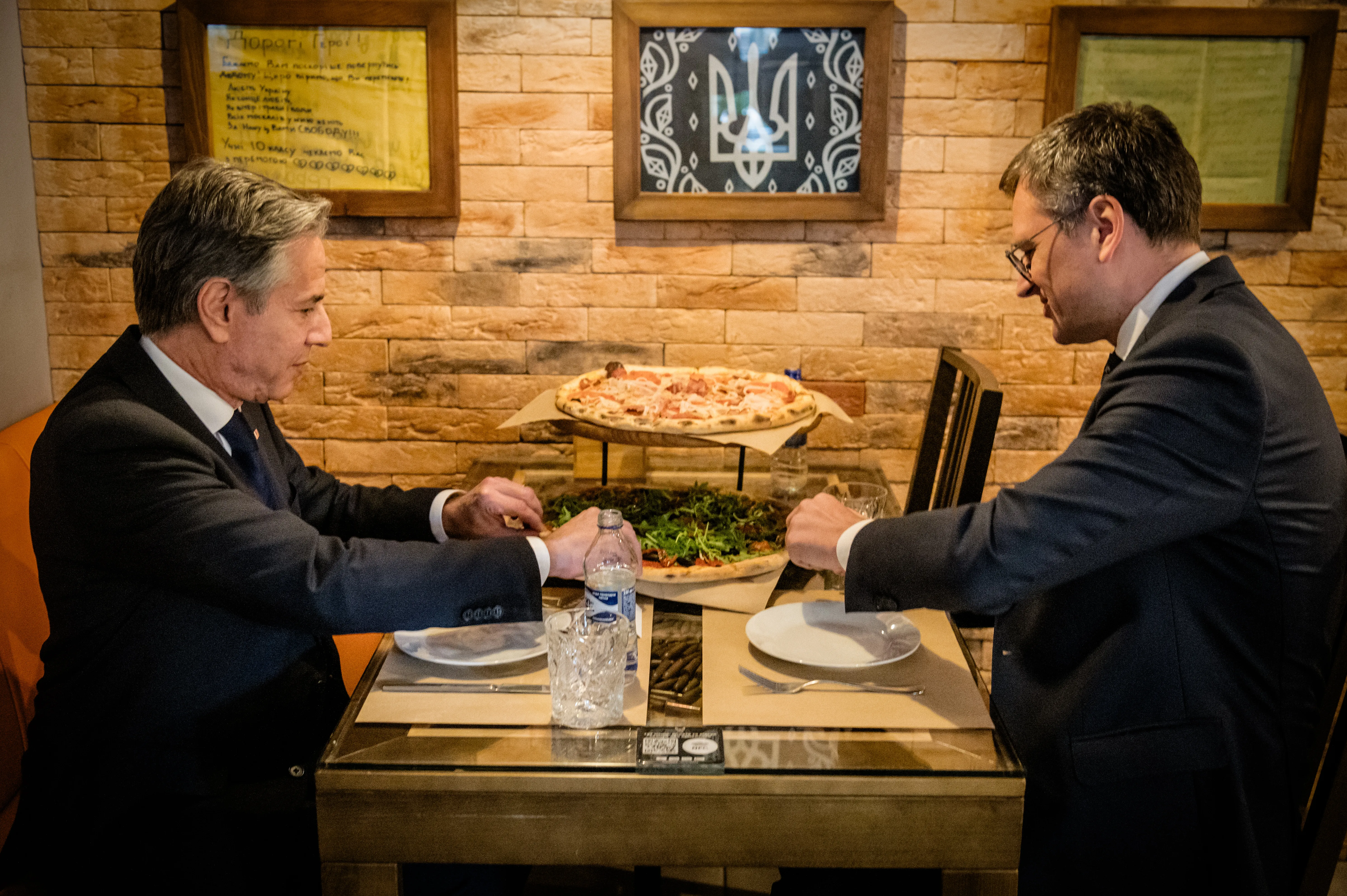 Блинкен и Кулеба пообедали в Veterano Pizza 14 мая 2024 года