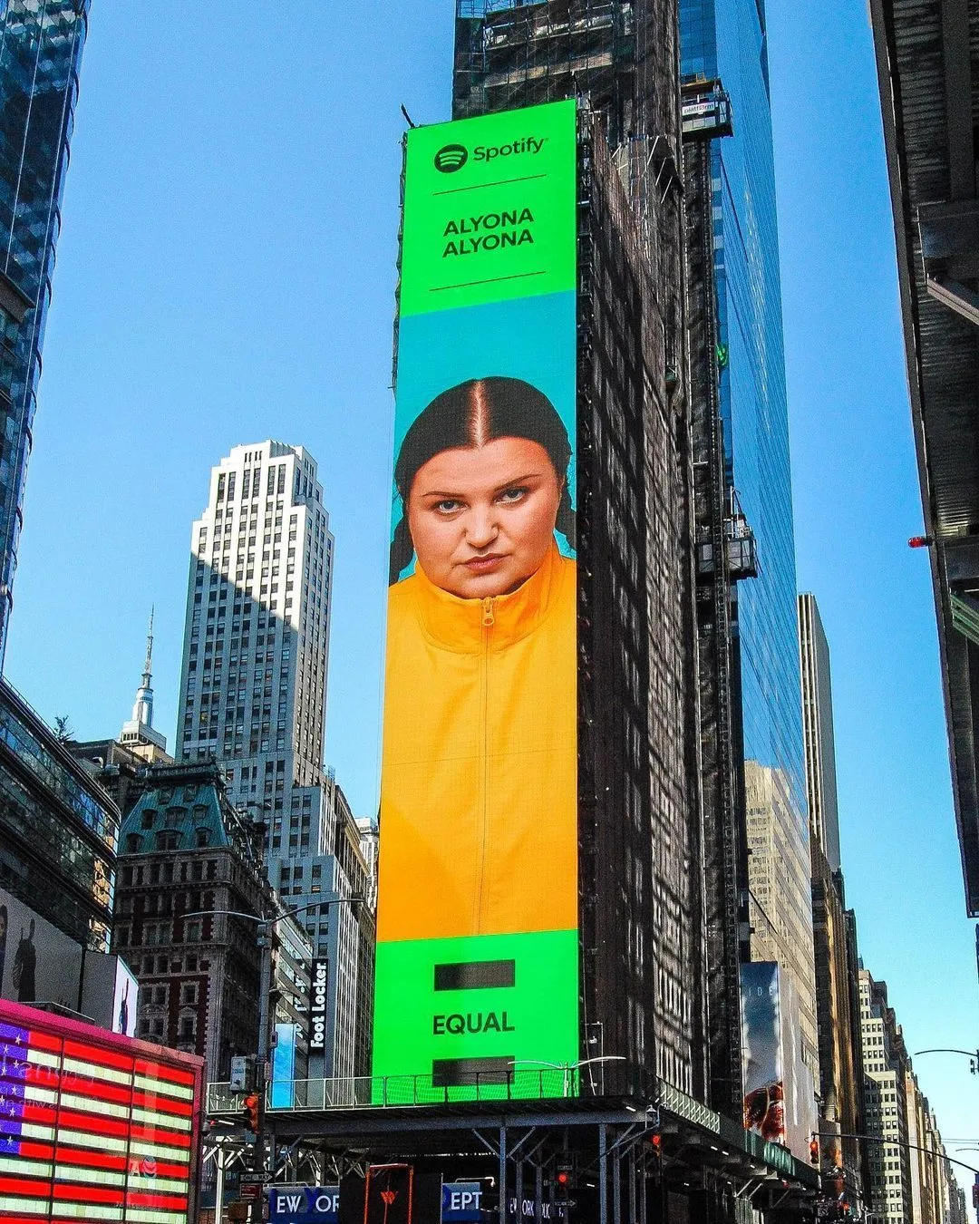 Alyona Alyona на билборде на Times Square в Нью-Йорке