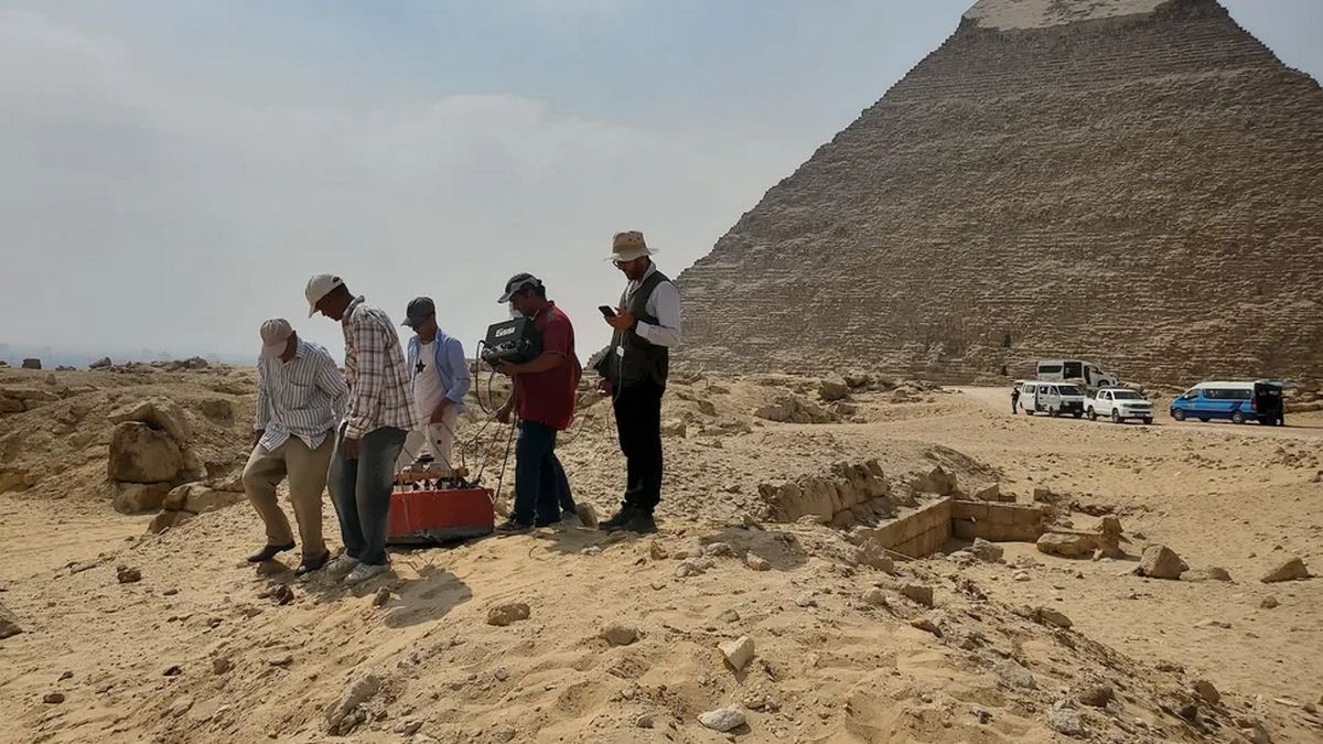 Mysterious structure near the Pyramids of Giza may be the entrance to underground chambers Mysterious structure near the Pyramids of Giza may be the entrance to underground chambers