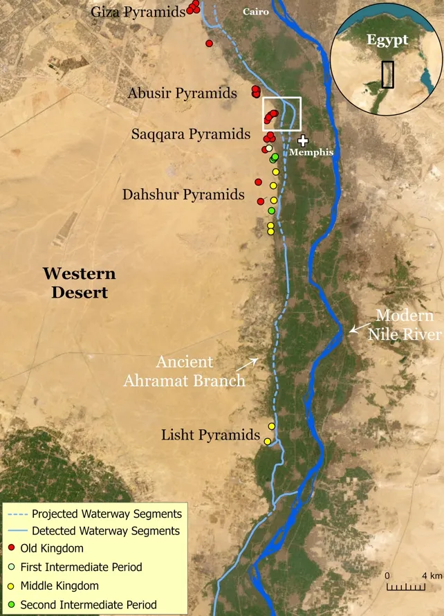 Водний потік стародавньої гілки Ахрамат межує з великою кількістю пірамід