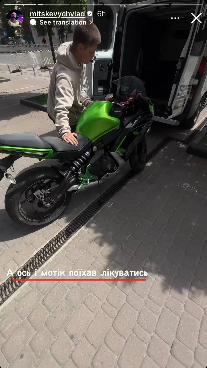Влад Мицкевич показал мотоцикл, на котором попал в ДТП