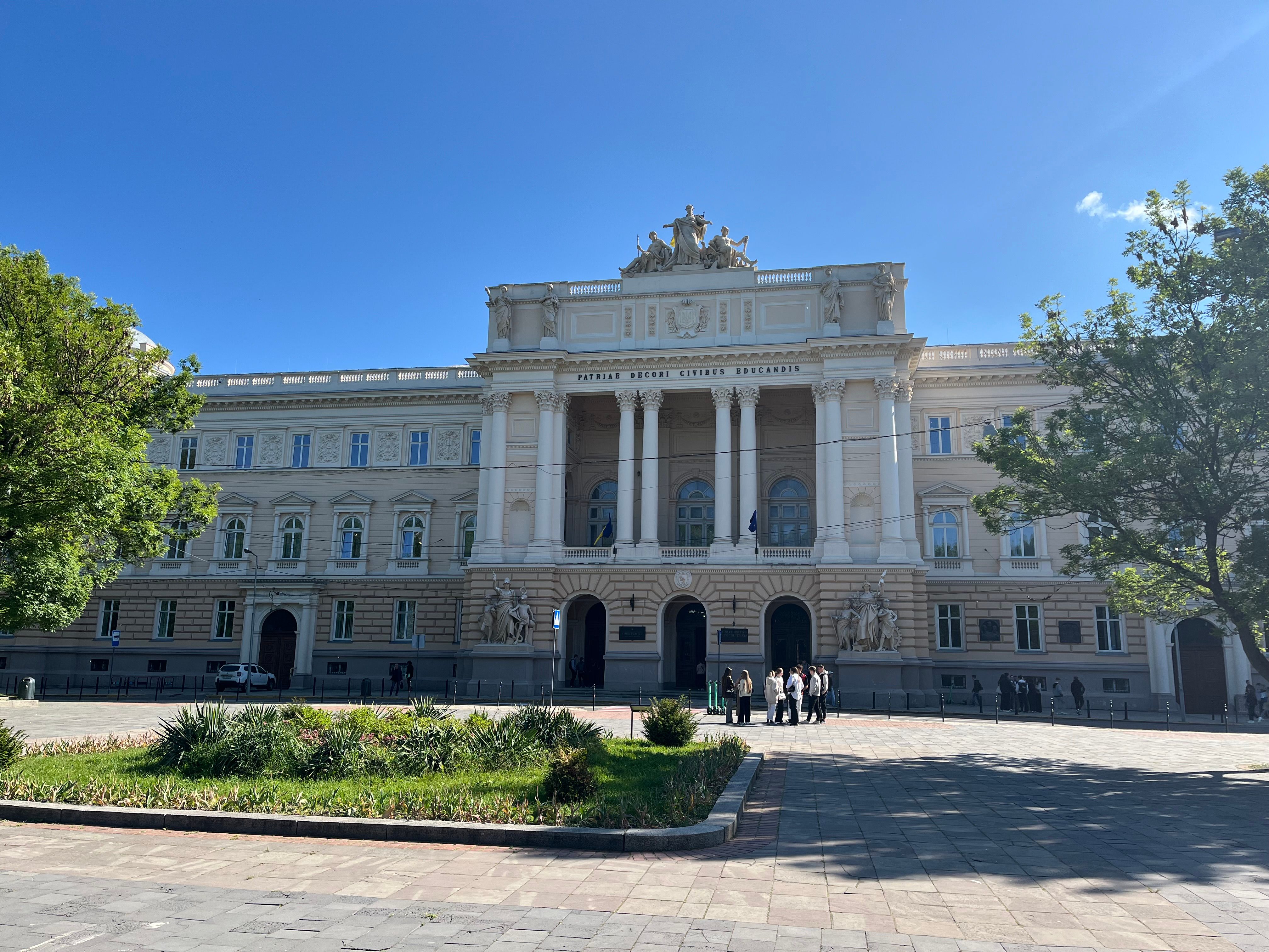 Мовне питання - МОН закликало виші та коледжі контролювати виконання мовного закону 