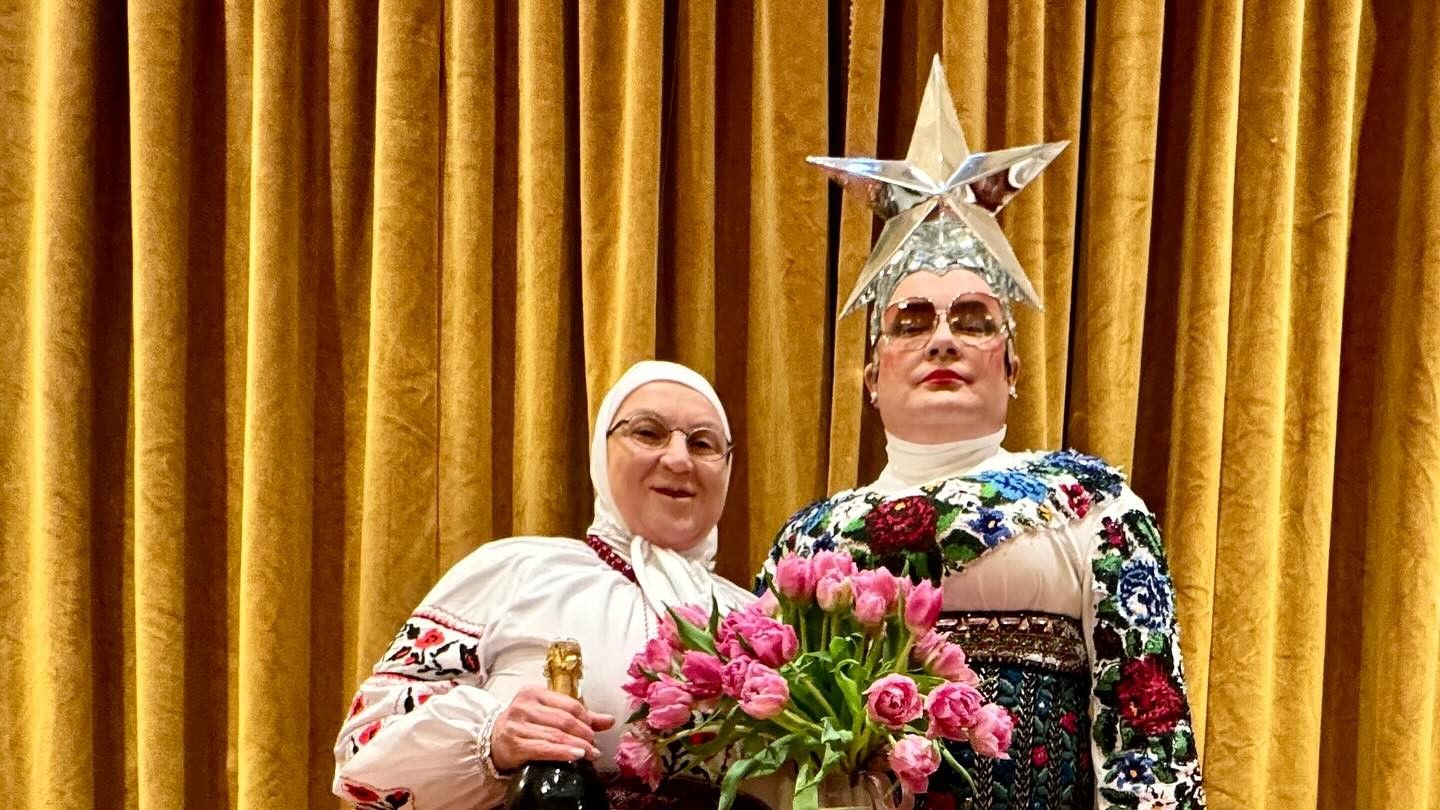 Вєрка Сердючка з "мамою"
