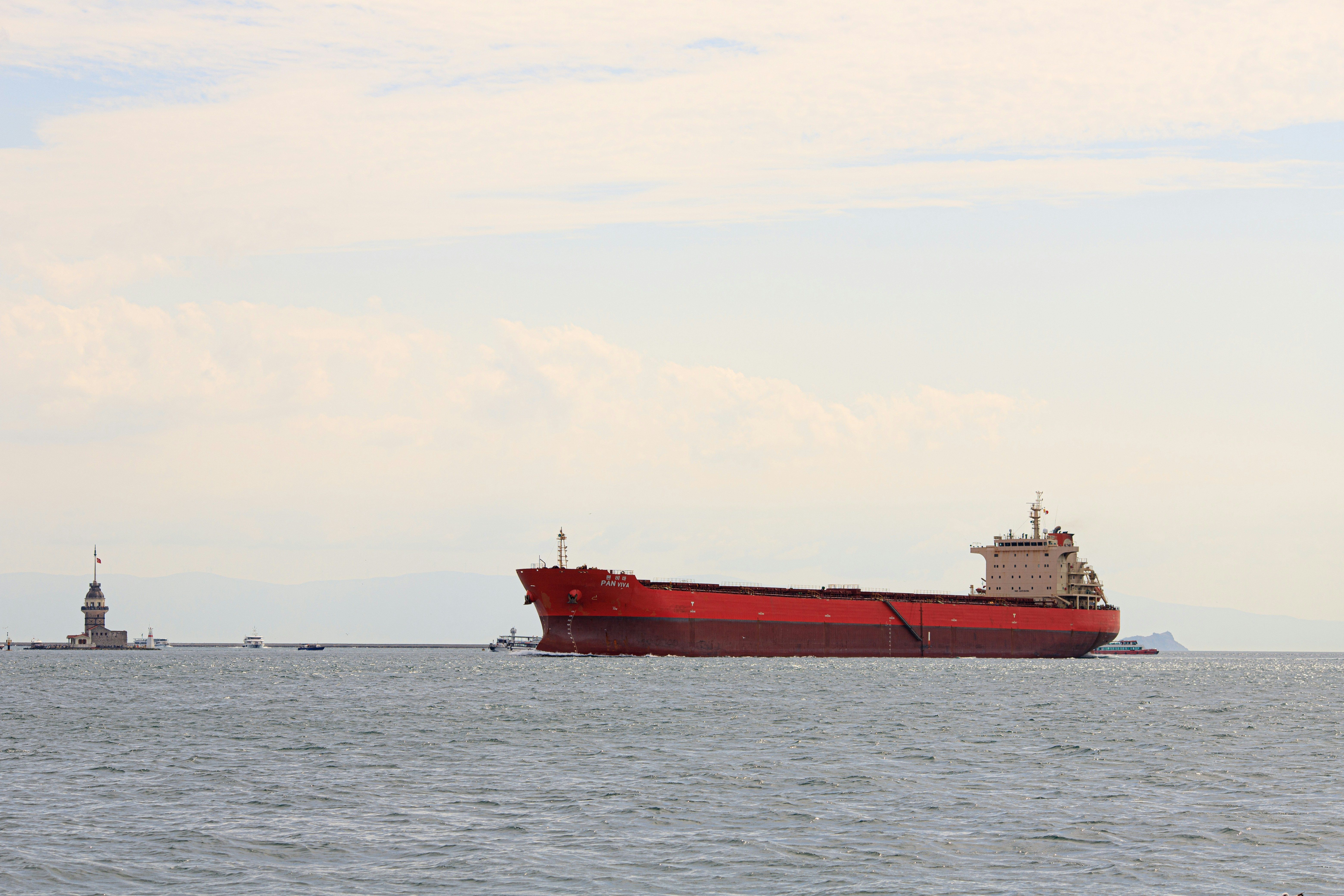Санкції проти Росії працюють - танкери з російською нафтою не плавають