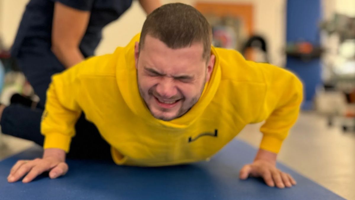 Олег Лутчин під час реабілітації Олег Лутчин під час реабілітації