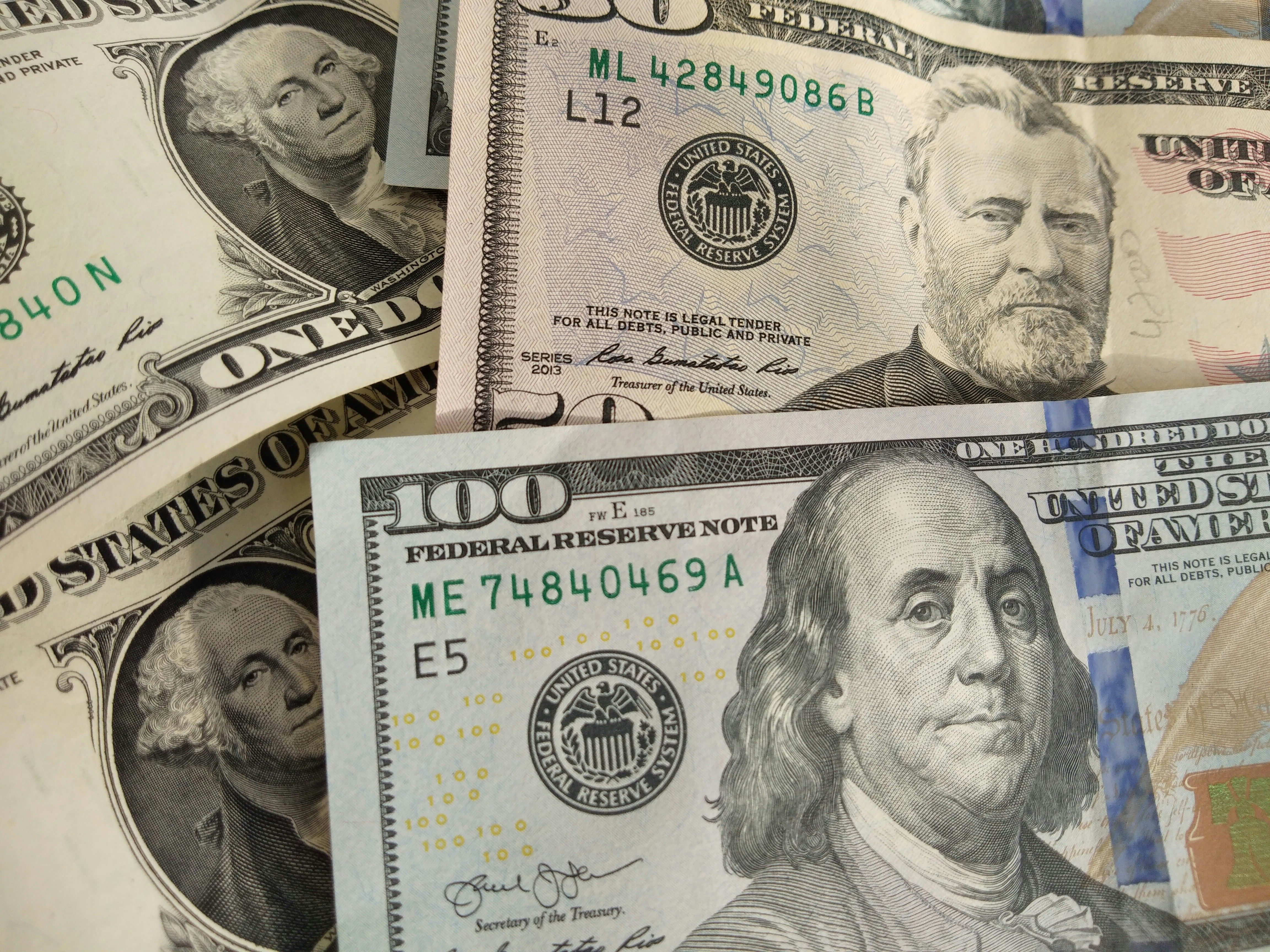 Доллар подорожал - какой курс валюты в обменниках 22 мая - за сколько можно купить