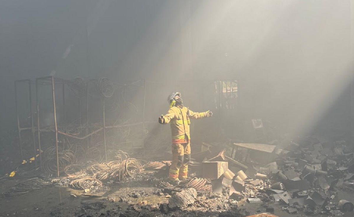 Промінь світла крізь пітьму: працівники ДСНС зробили зворушливі фото на місці удару - 24 Канал Промінь світла крізь пітьму: працівники ДСНС зробили зворушливі фото на місці удару - 24 Канал