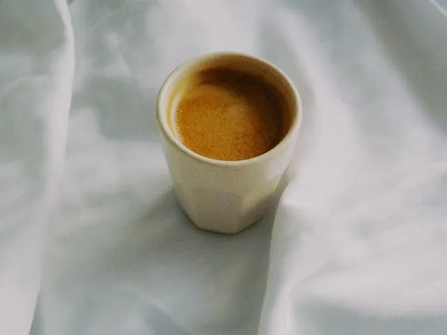 Кава на ліжку