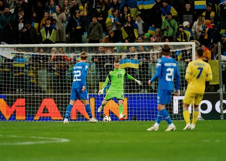 Лунин в матче Украина – Исландия Лунин в матче Украина – Исландия