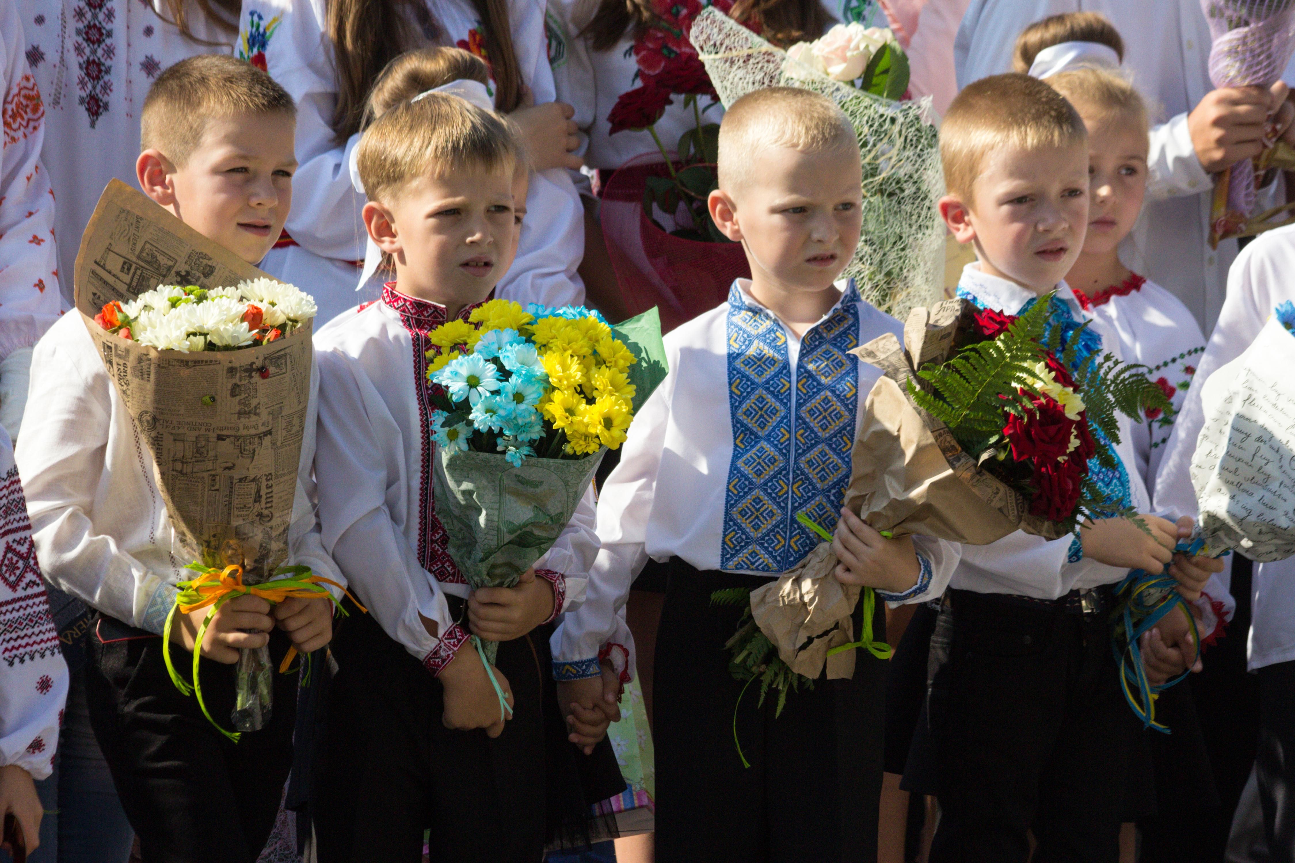 Чому останній дзвоник 2024 у різні дні - хто встановлює дату і формат свята Чому останній дзвоник 2024 у різні дні - хто встановлює дату і формат свята