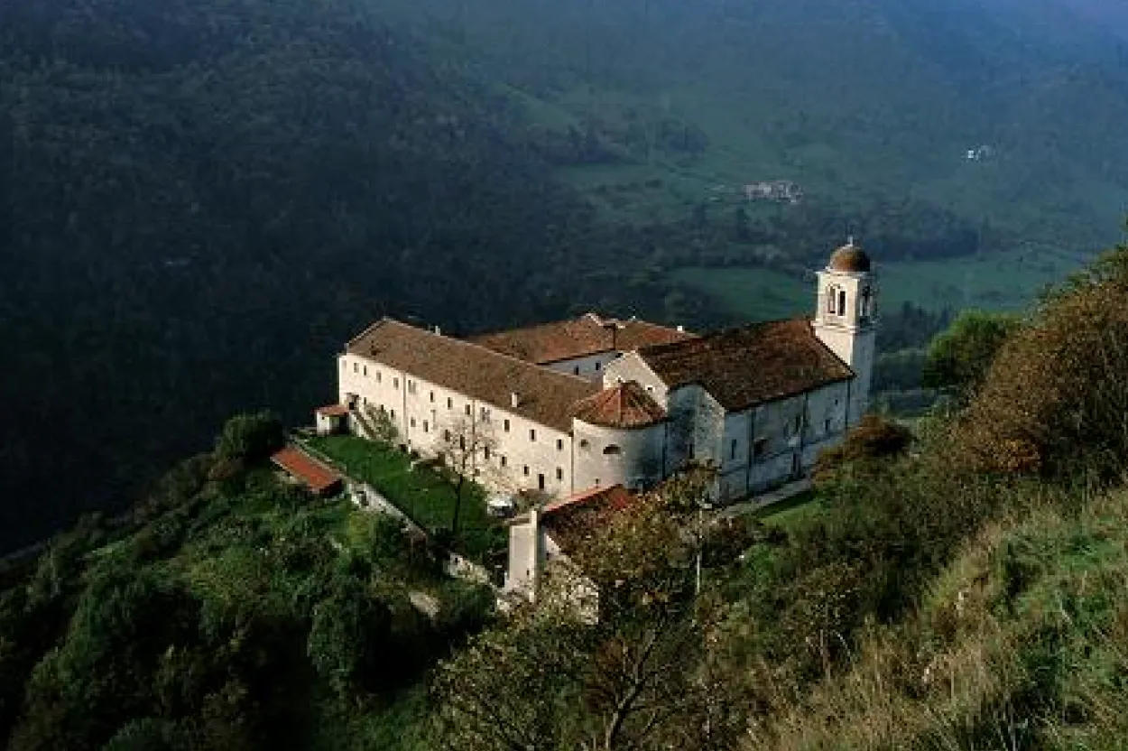 Маршрут пролегает через достопримечательности Маршрут пролегает через достопримечательности