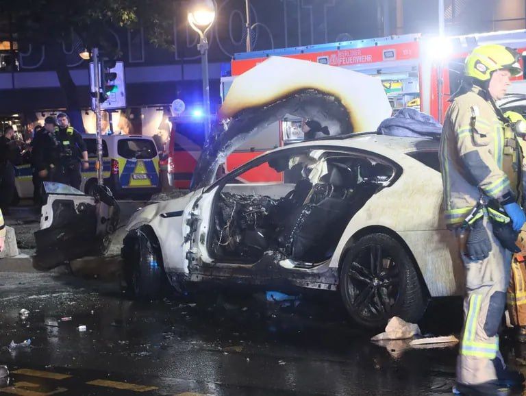 У Берліні BMW на українських номерах влетіло в бетонну стіну