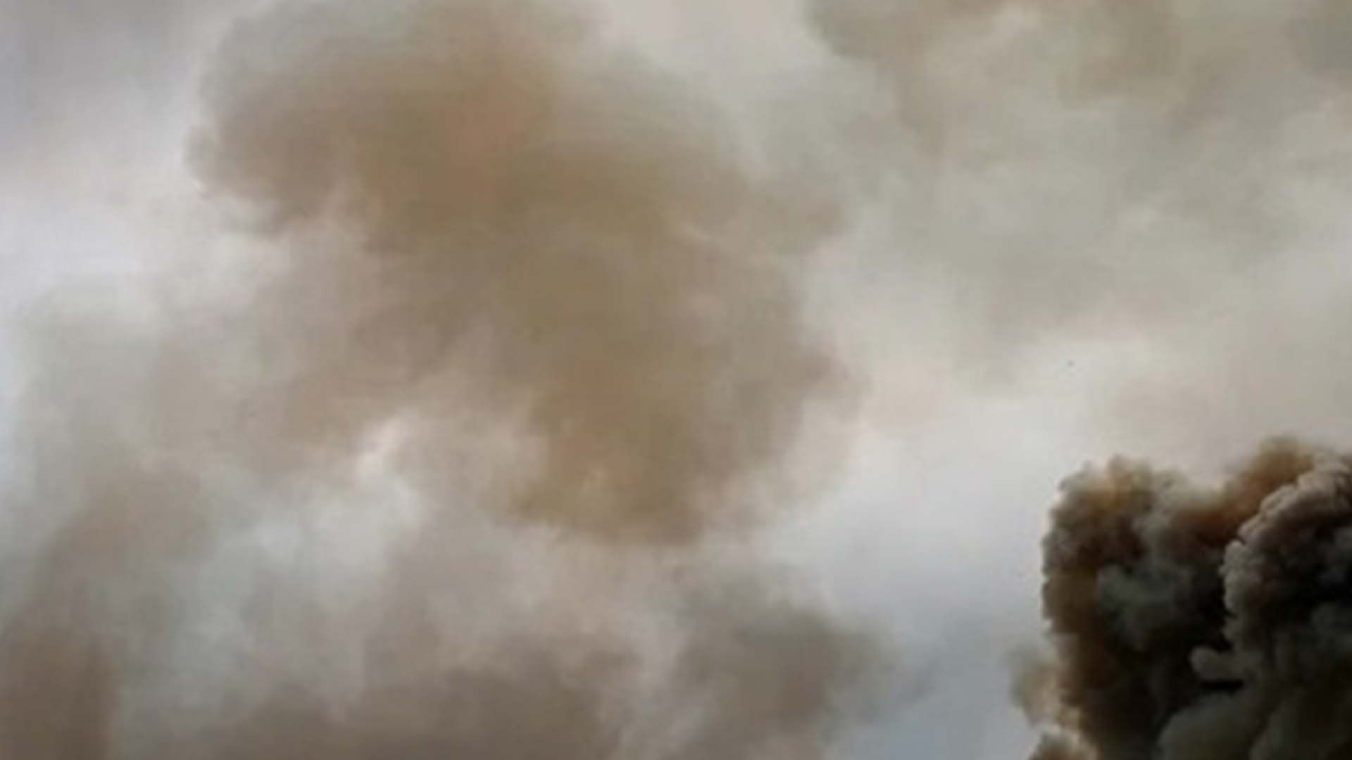 На западе Мариуполя ночью слышали мощный взрыв На западе Мариуполя ночью слышали мощный взрыв