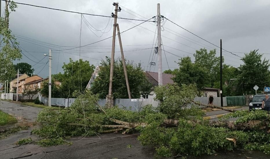 На вихідних на Київщині вирувала негода