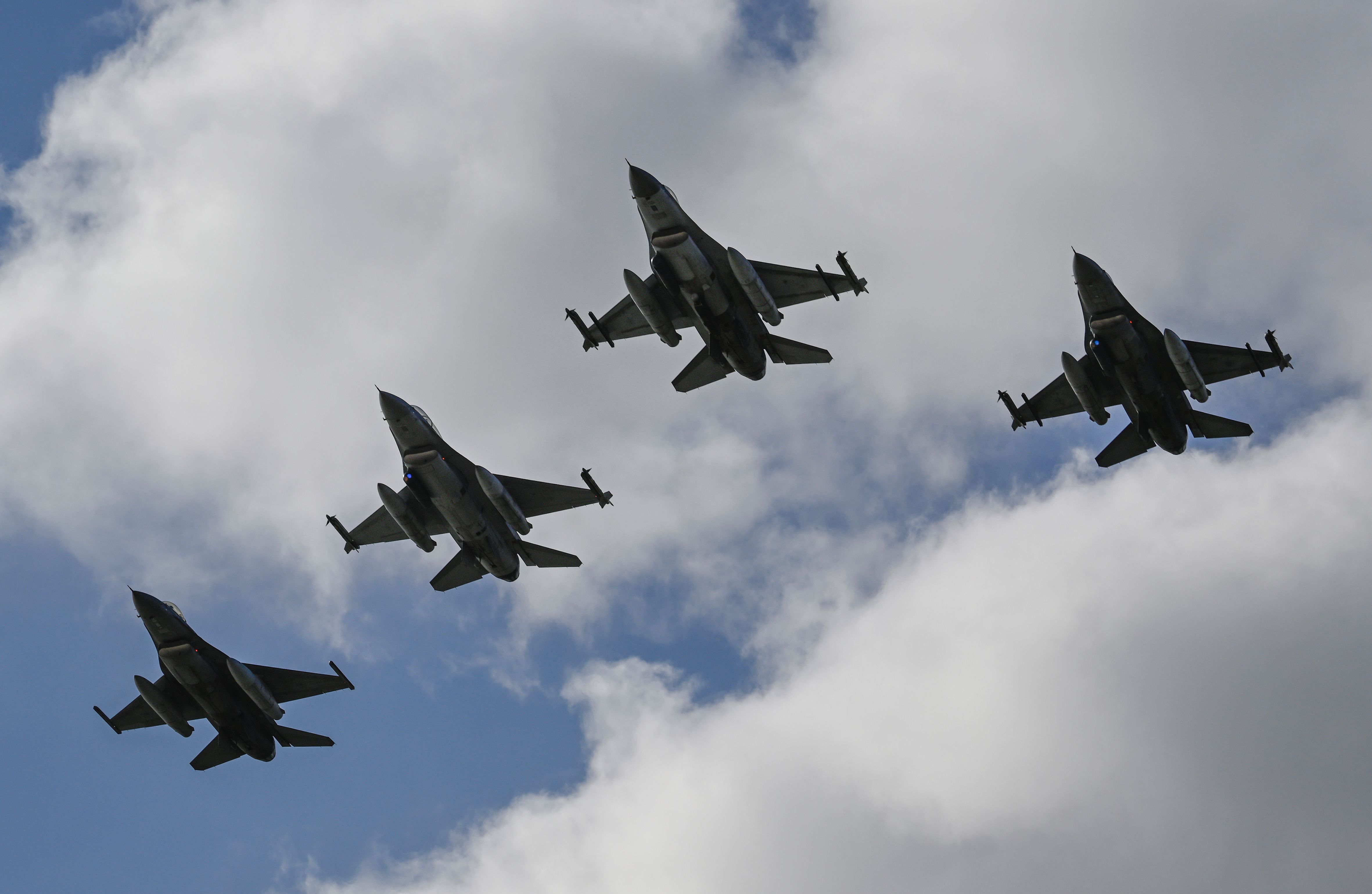 Нідерланди дозволили Україні використати свої F-16 для завдання ударів по території Росії - 24 Канал
