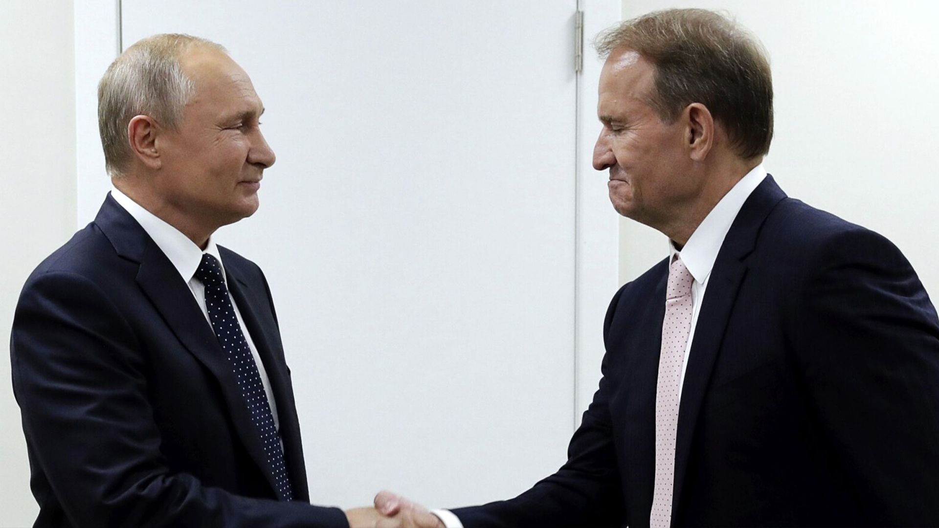 Кремль хотел поставить Медведчука вместо Зеленского Кремль хотел поставить Медведчука вместо Зеленского