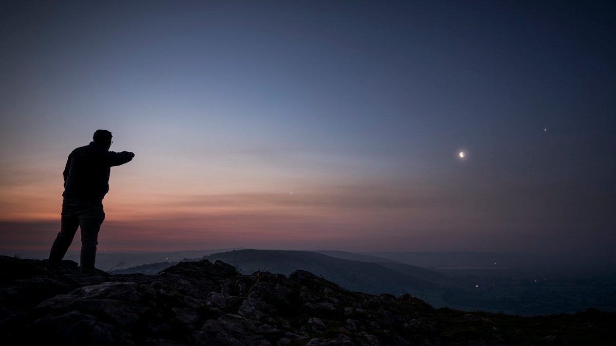 Меркурій, Марс, Юпітер, Сатурн, Уран, Нептун вишикувалися в ряд у рідкісному параді планет Меркурій, Марс, Юпітер, Сатурн, Уран, Нептун вишикувалися в ряд у рідкісному параді планет