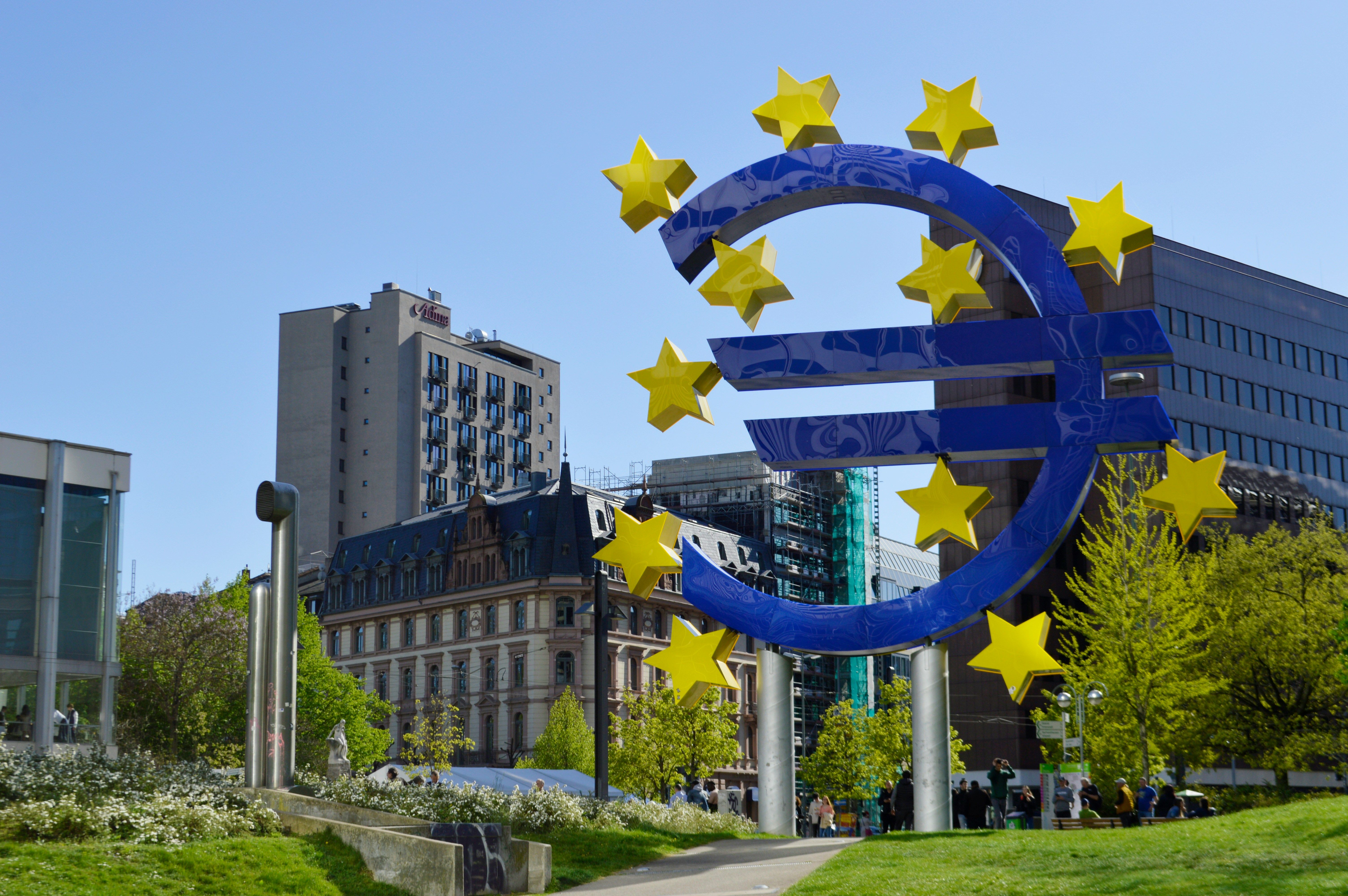 ЄЦБ змінив процентні ставки вперше за 5 років
