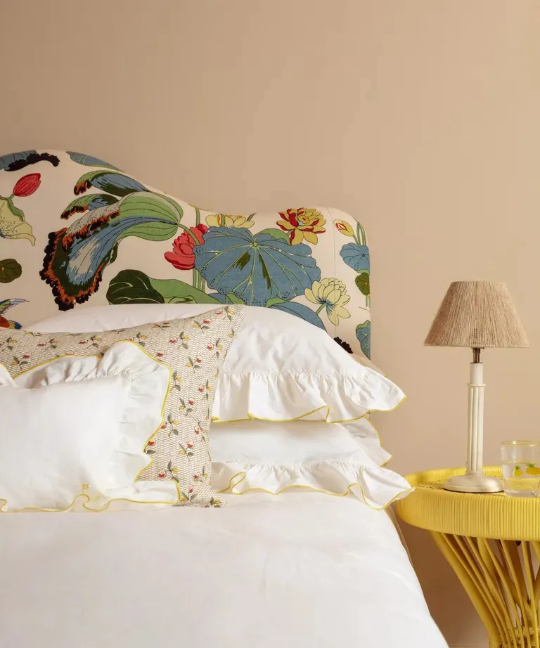 Нерухомість Нейтральні кольори Ніжні відтінки Пудрові стіни у спальні