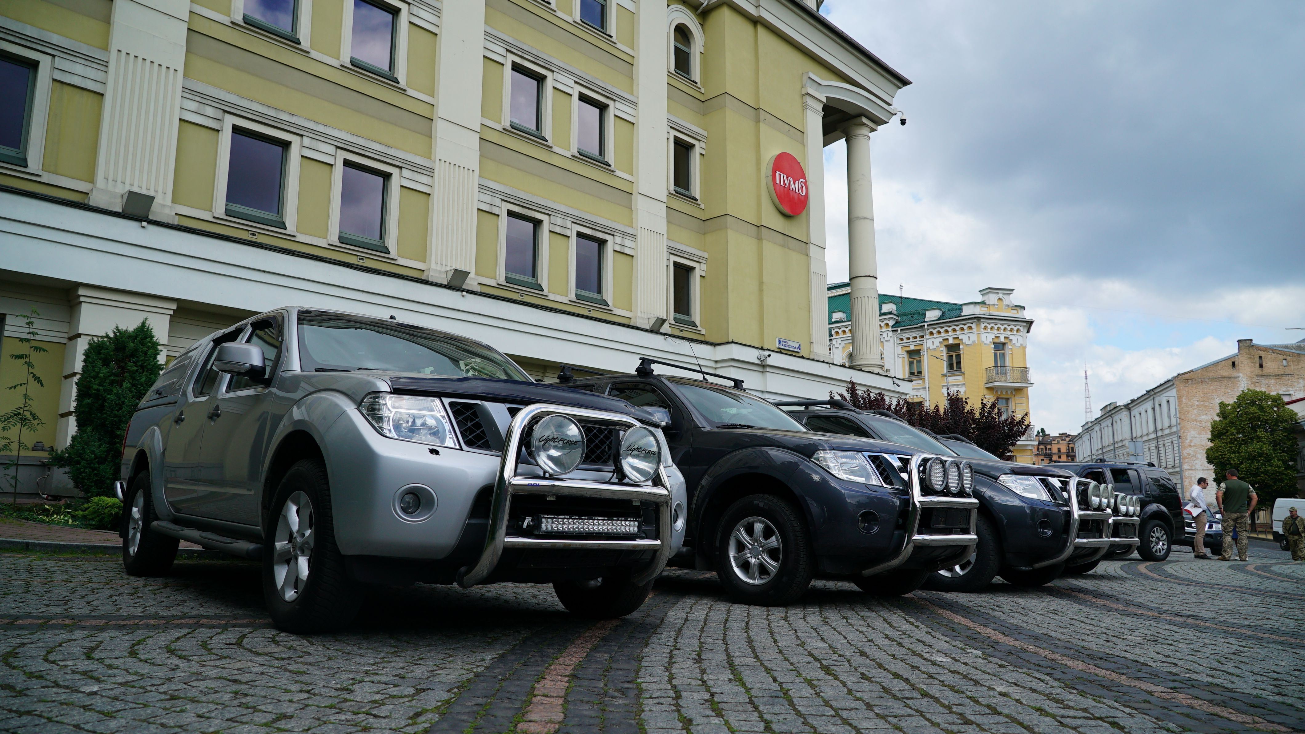 ПУМБ профінансував купівлю пікапів захисникам ПУМБ профінансував купівлю пікапів захисникам