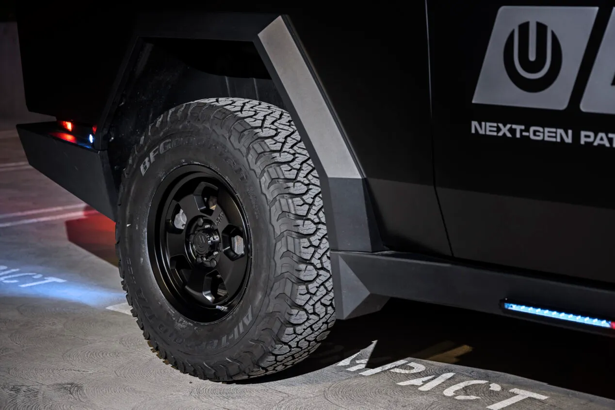 Модифицированная версия Tesla Cybertruck Модифицированная версия Tesla Cybertruck