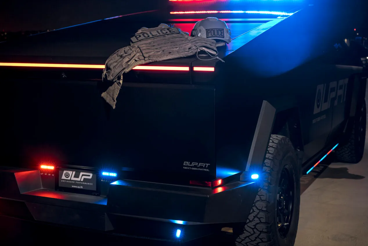 Модифікована версія Tesla Cybertruck