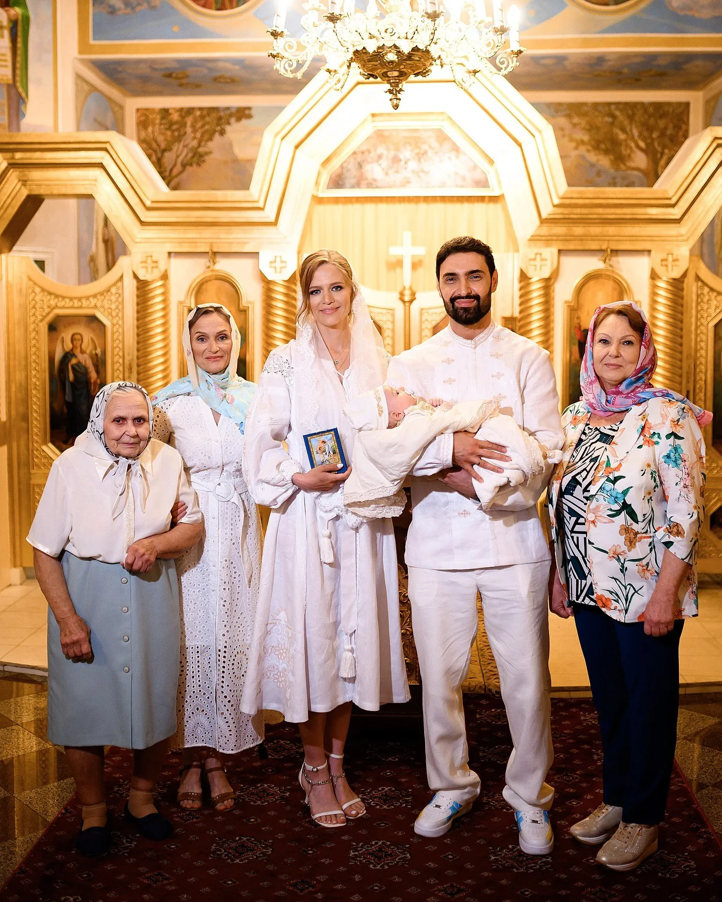 Родина Козловського прийшла на хрещення Оскара