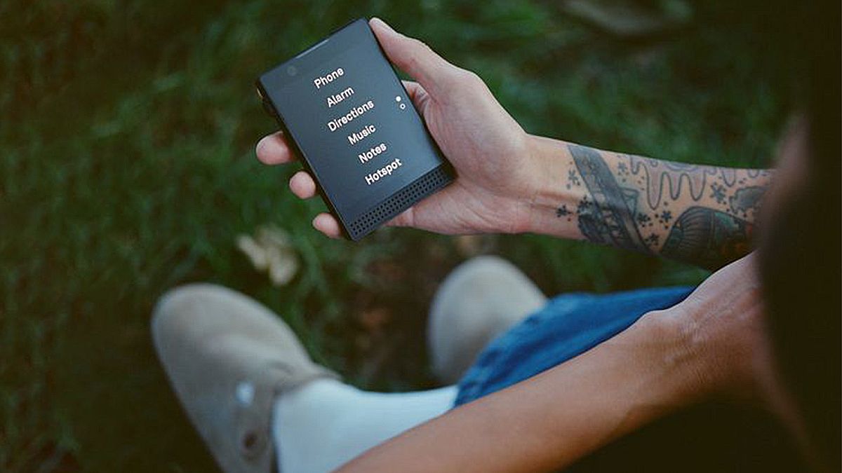 Light Phone 3 – минималистичный телефон для жизни без отвлечений