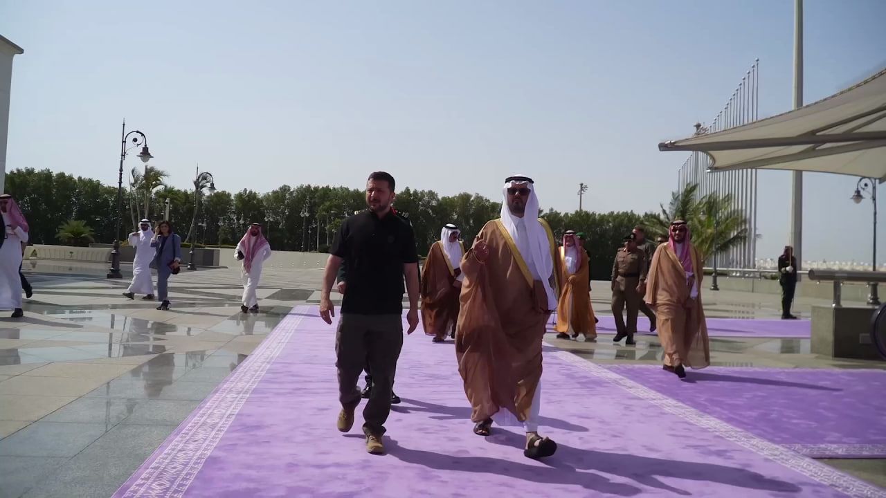 Зеленський у Саудівській Аравії зустрівся з принцом - відео - 24 Канал