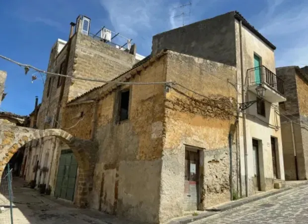 Нерухомість Покинуті будинки в Італії за 1 - 3 долари