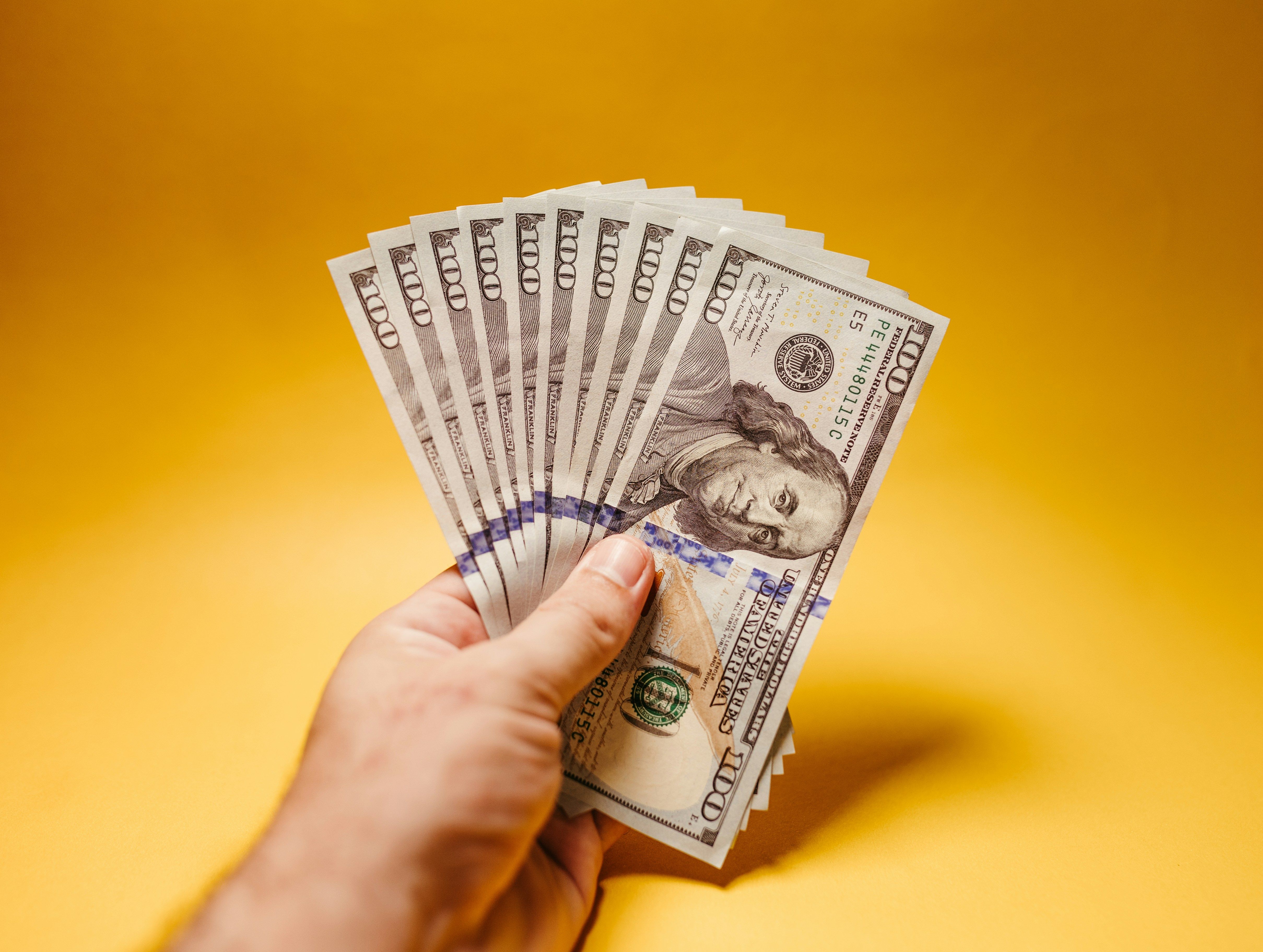 Яка ціна долара - на скільки виросла валюта за добу - курс на чорному ринку 14 червня Яка ціна долара - на скільки виросла валюта за добу - курс на чорному ринку 14 червня