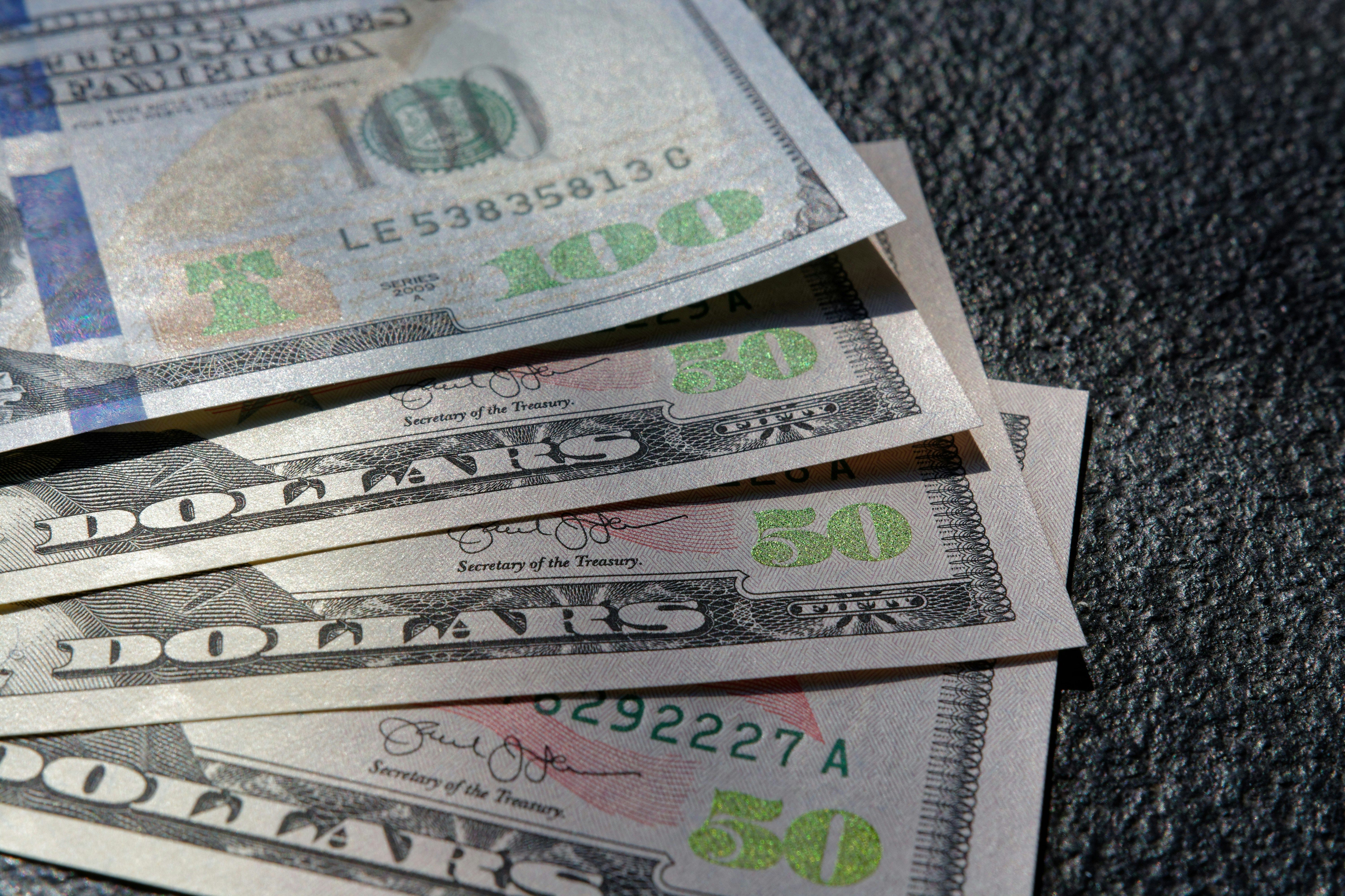 Долар рекордно виріс - яка ціна сьогодні - чи буде валюта різко дорожчати