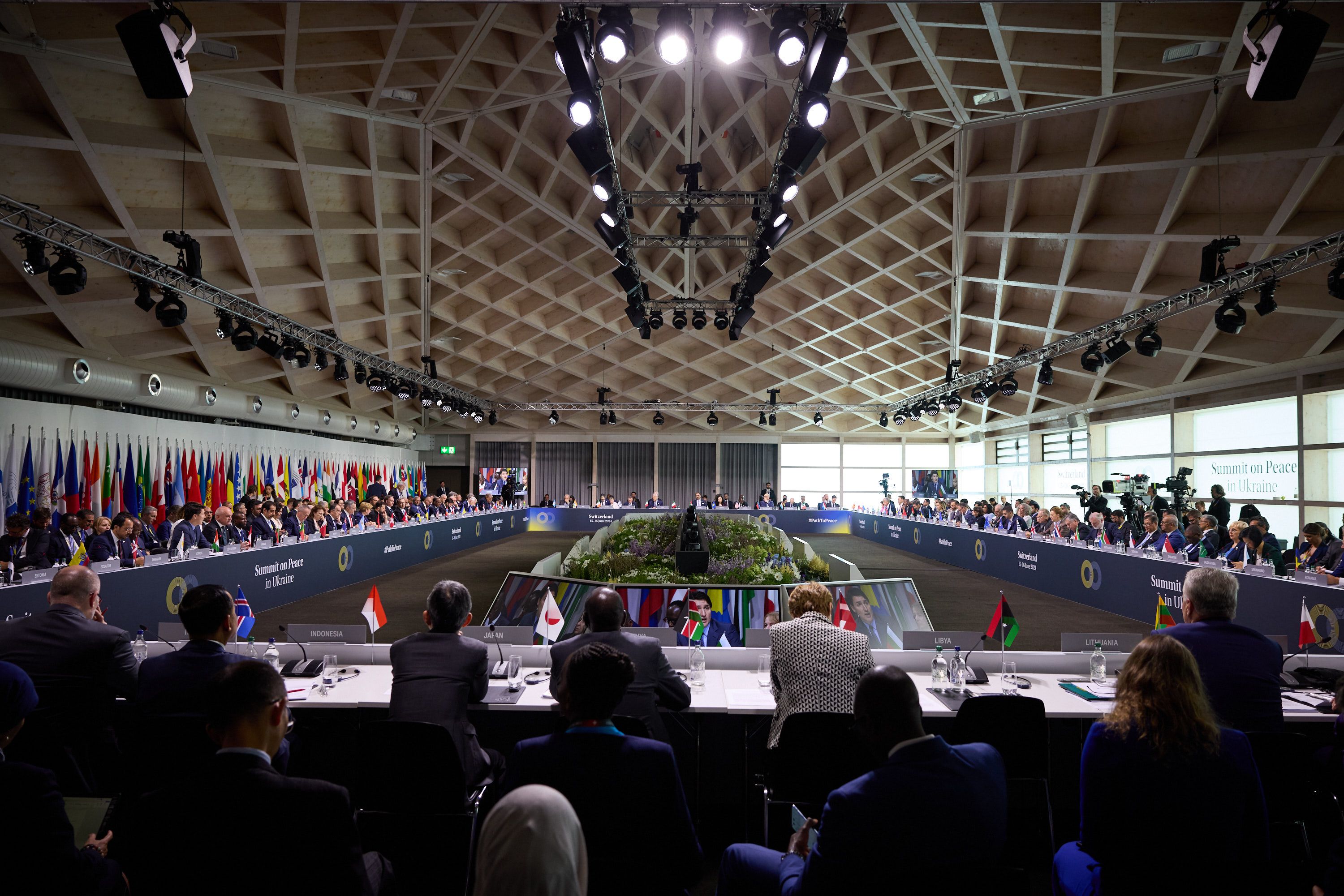 Известно, кто еще отозвал свою подпись под коммюнике Саммита мира Известно, кто еще отозвал свою подпись под коммюнике Саммита мира