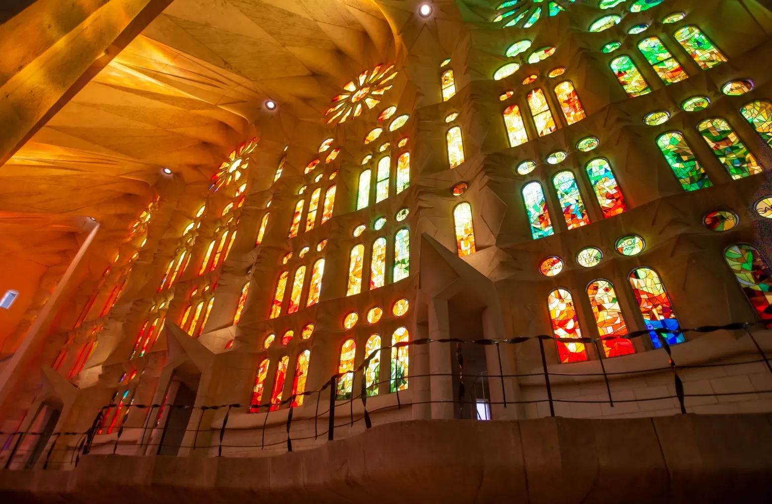 Такий вигляд має храм всередині Такий вигляд має храм всередині