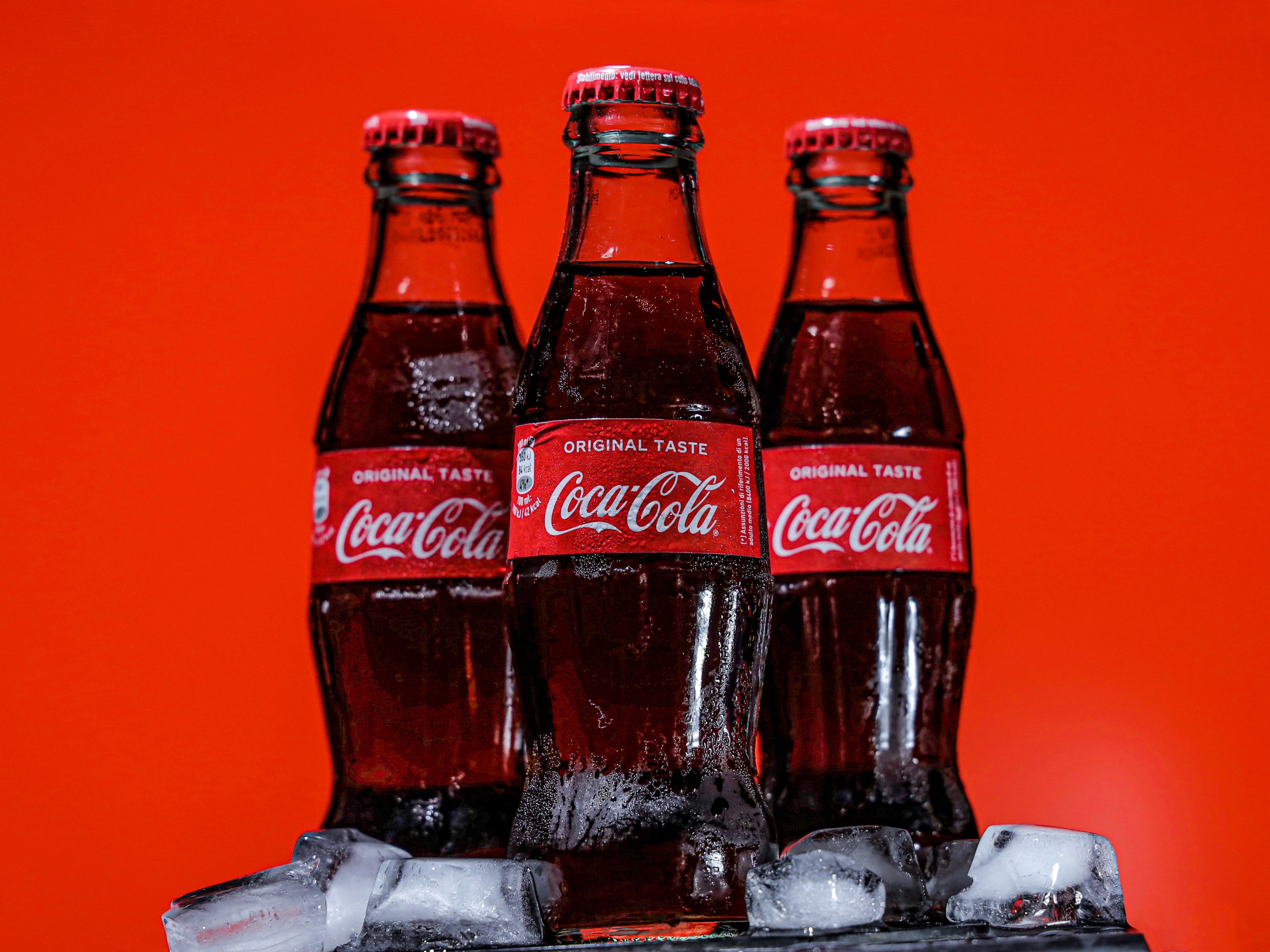Coca-Cola та Pepsi продовжують працювати на території Росії 