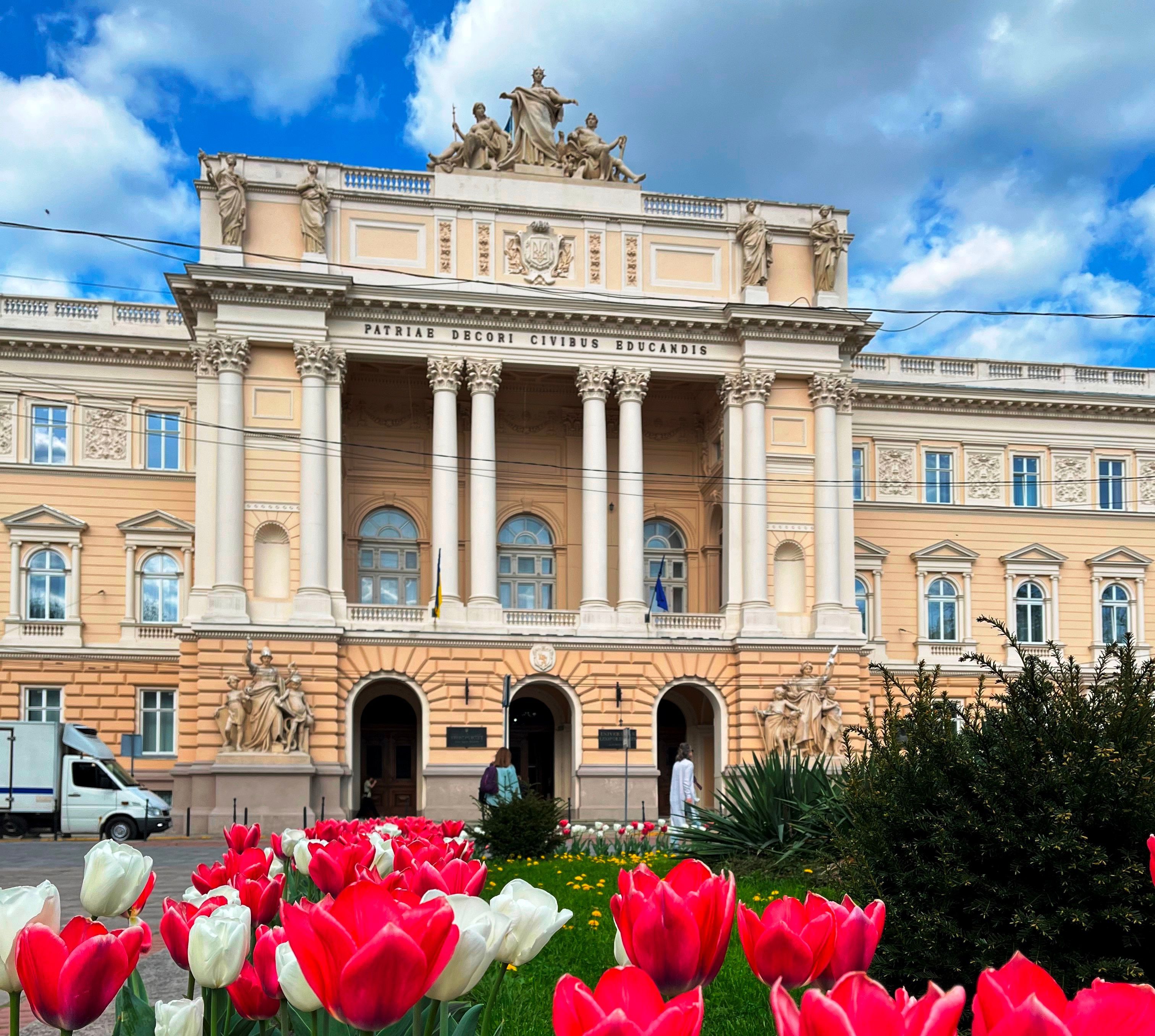 Вартість навчання в Україні - ціни на вищу освіту невпинно зростають