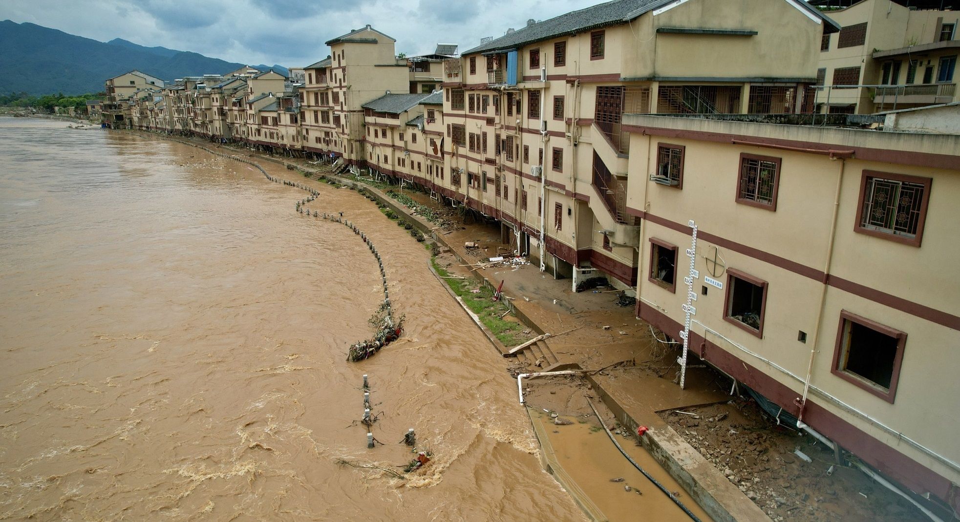 У Китаї вирує повінь