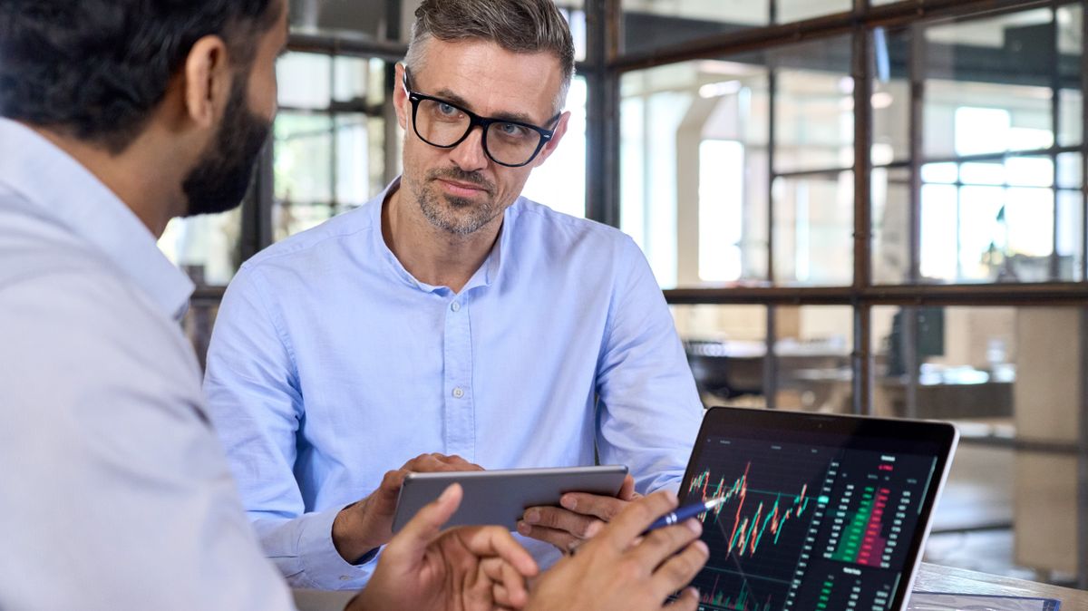 Brokers invest. Brokers invest. Интерактив брокерс логотип. Interactive brokers. Американские брокеры.