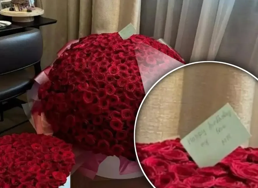 Шанувальники підозрюють, що квіти у Москву замовив Мудрик Шанувальники підозрюють, що квіти у Москву замовив Мудрик