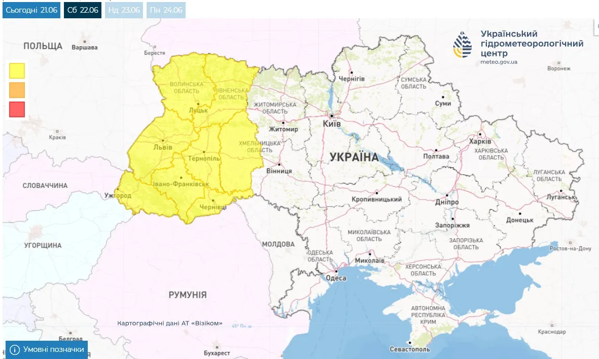 Непогода движется на запад Украины