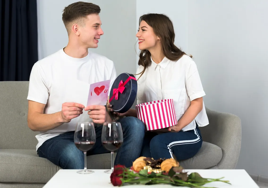 Парень и девушка на свидании Парень и девушка на свидании