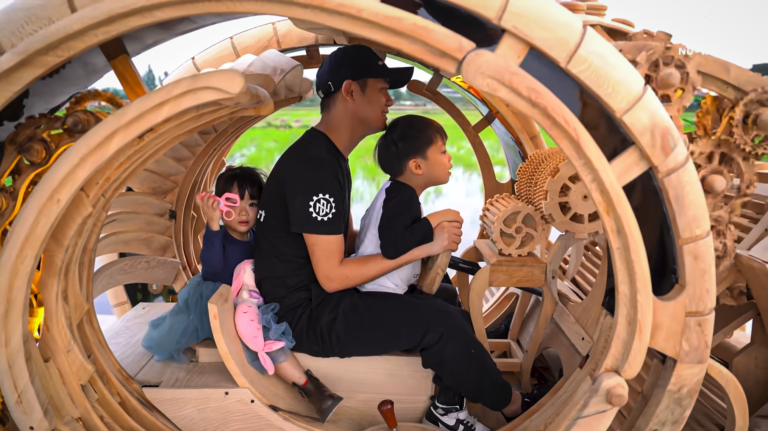 Деревянная машина по собственному дизайну Труонга Ван Дао