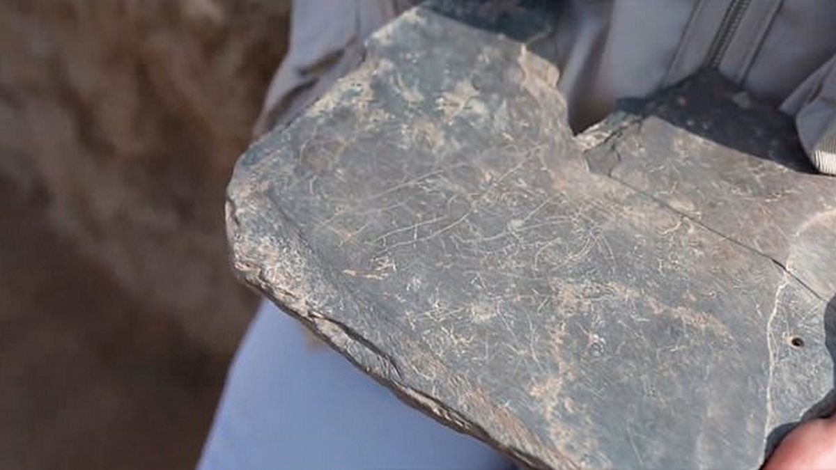 Древня табличка містить давно втрачену мову Древня табличка містить давно втрачену мову