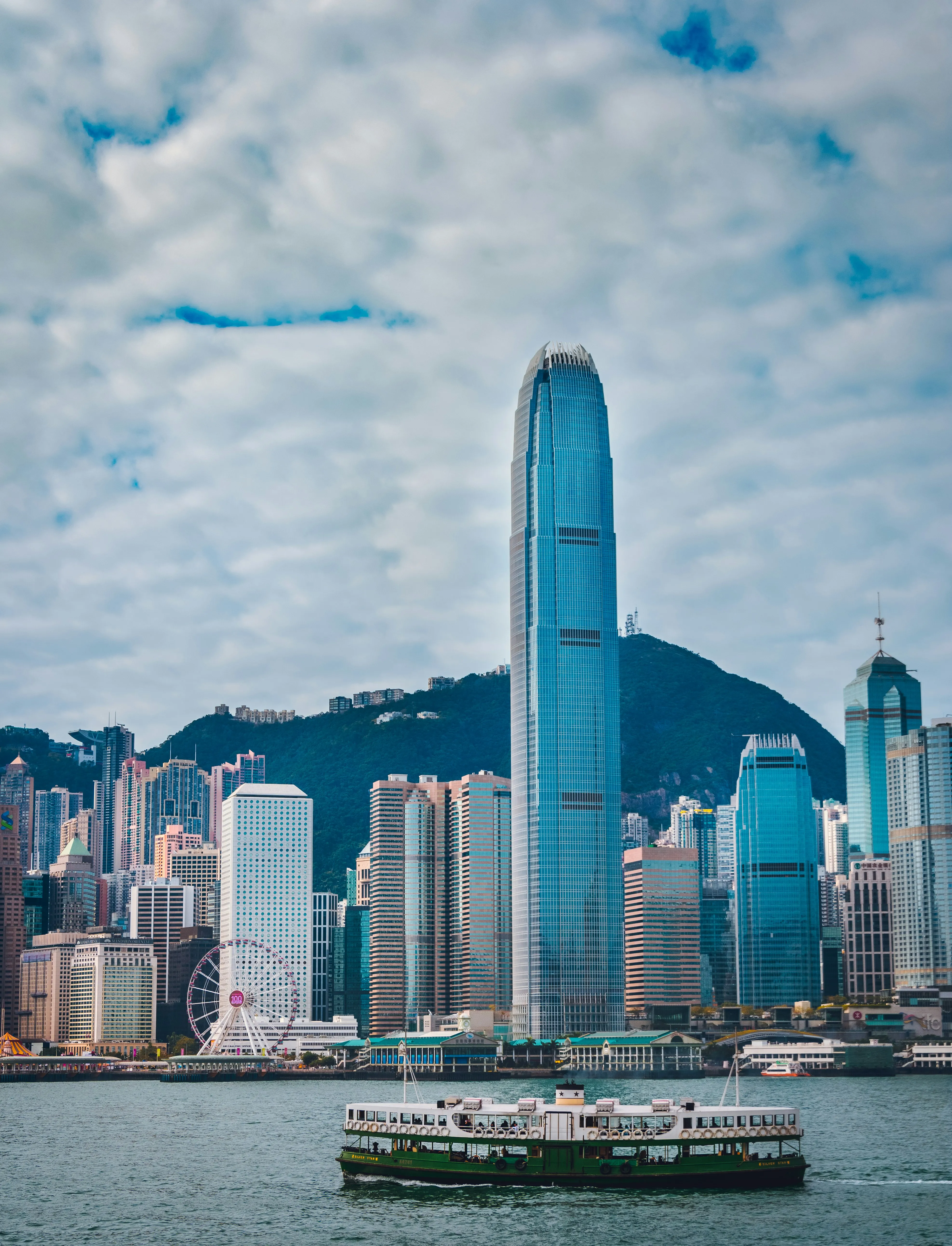 Гонконг - самый дорогой город в мире в 2024 году