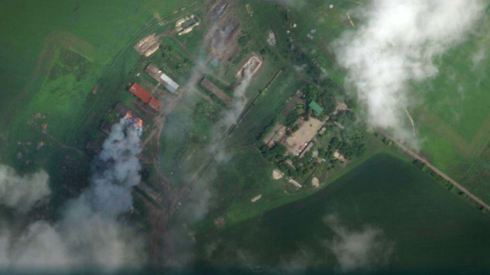 Супутниковий знімок наслідків удару по складу боєприпасів у Воронезькій області Росії - 24 Канал