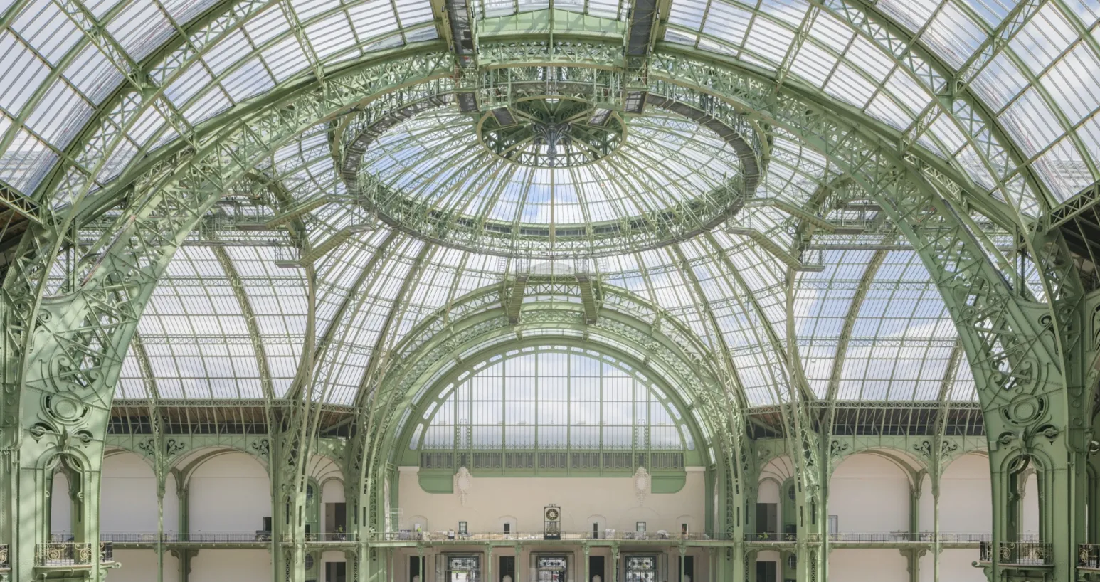 Куполоподібна скляна стеля палацу Куполоподібна скляна стеля палацу