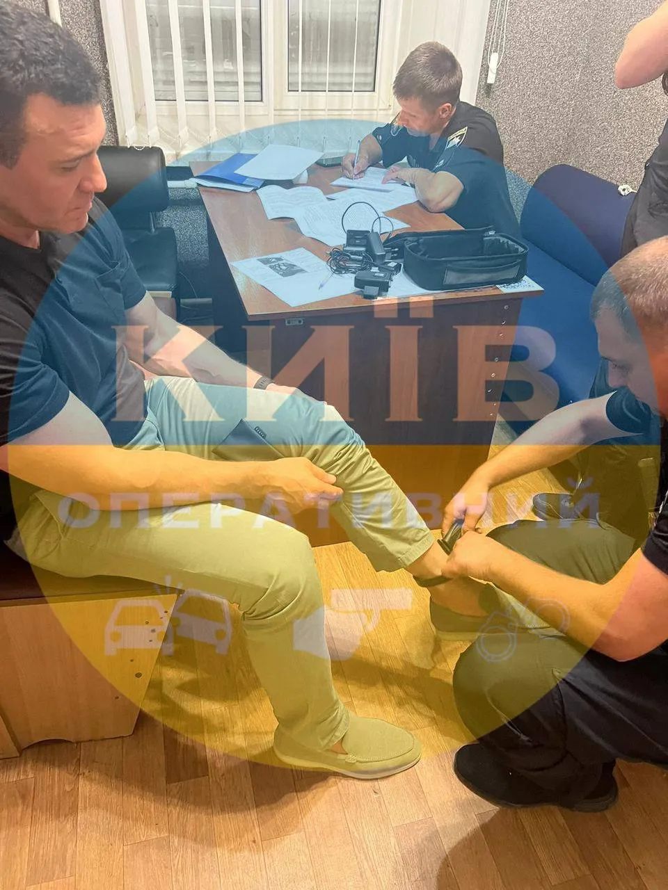 Тищенку одягнули електронний браслет не після суду Тищенку одягнули електронний браслет не після суду