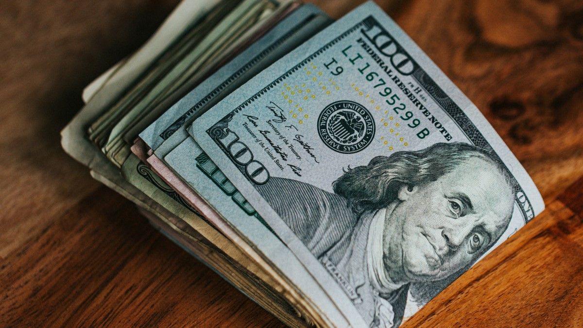 Будет ли курс доллара дорожать - сколько надо отдать за 1 000 долларов в июле Будет ли курс доллара дорожать - сколько надо отдать за 1 000 долларов в июле