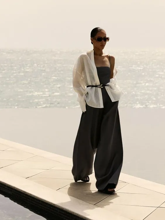 Цікаве поєднання в чорному та білому кольорі Цікаве поєднання в чорному та білому кольорі